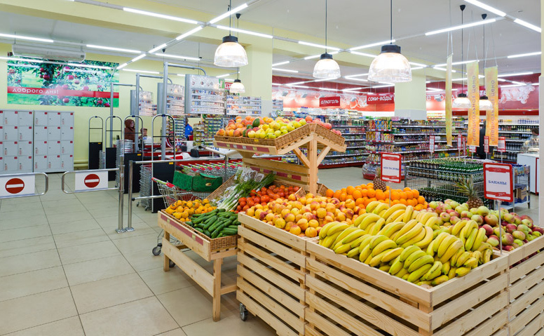 Компания с сетью розничных магазинов | 4 продовольственных магазина